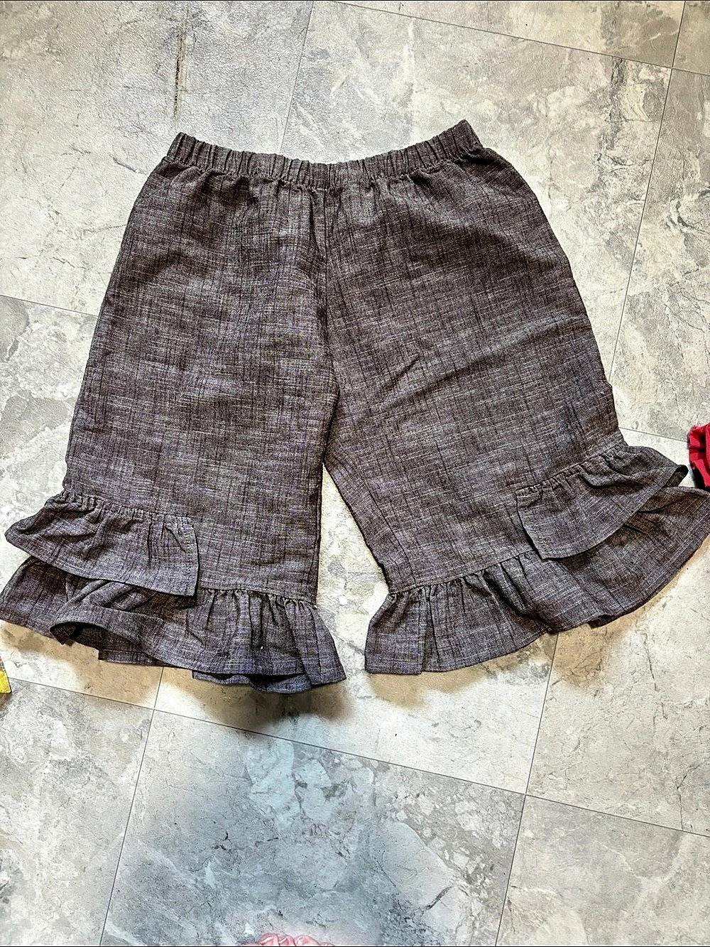 Matilda Jane Girls Size 4 Ruffle Capri Shorts Like New